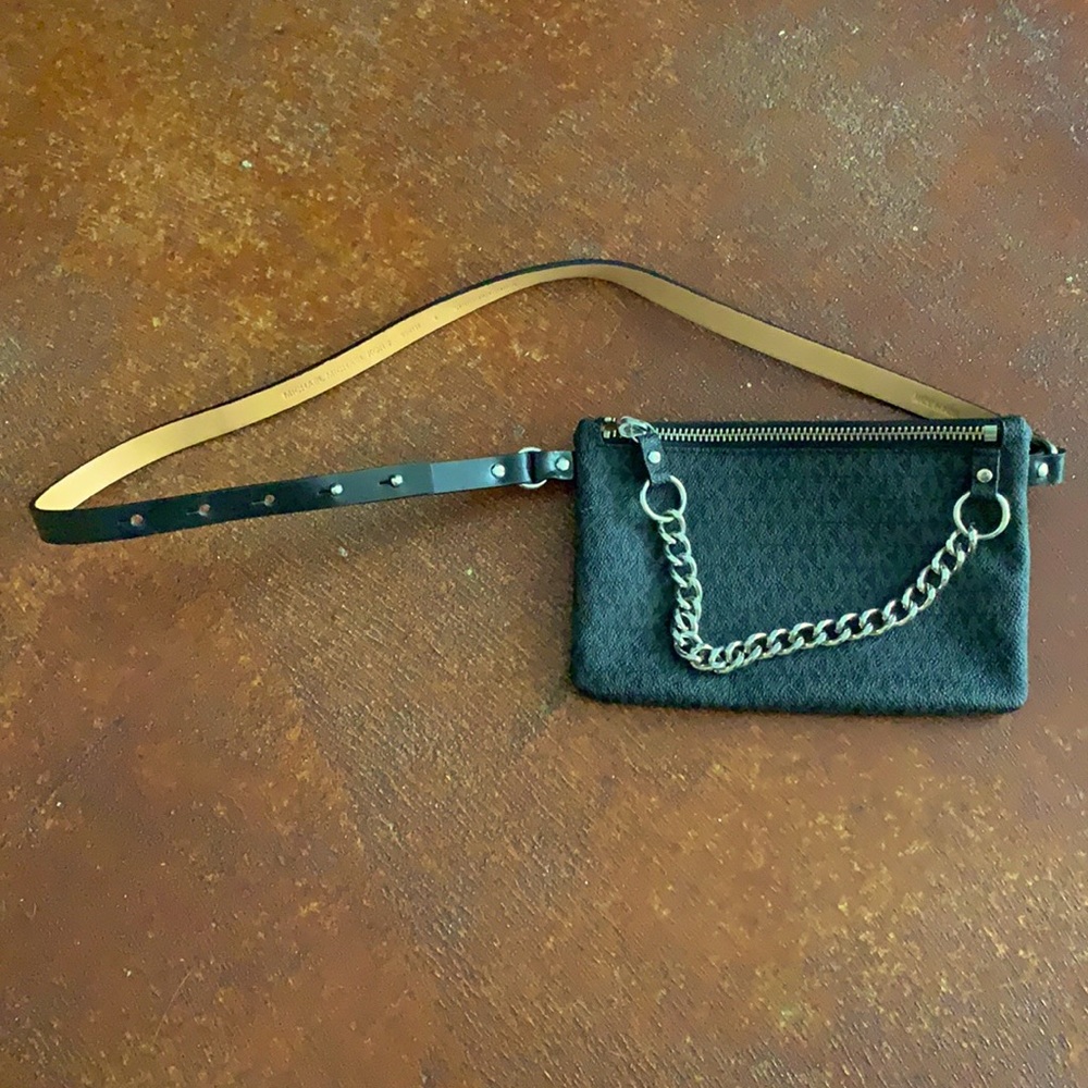 NWOT Michael Kors Black Signature Pull Chain Belt Bag, size L
